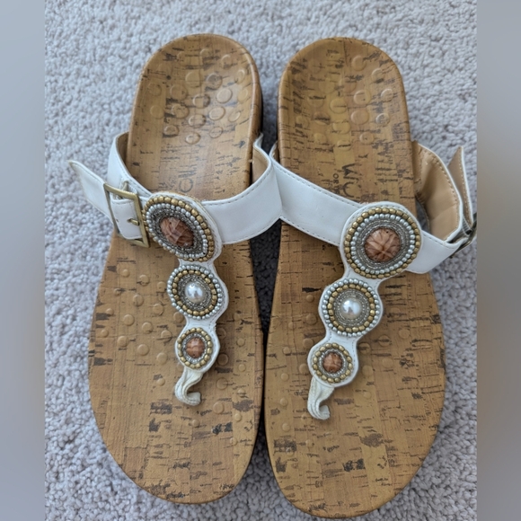 Vionic Adelie White Beaded Thong Comfort Orthotic Sandals Flip Flop Slides Sz 9 - Picture 1 of 10